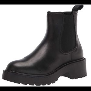 Steve Madden Trap Chelsea Boots